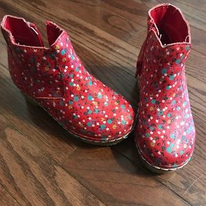 Clog booties with rubber sole